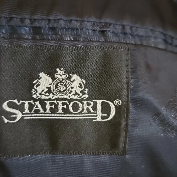 Stafford Men's 3 Piece Suit 40R